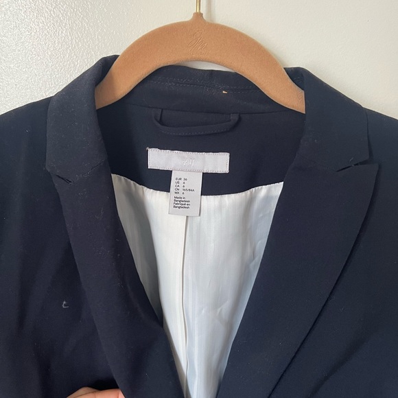 H&M Blazer - Picture 2 of 5